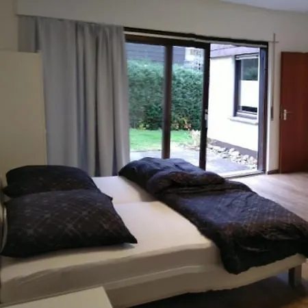 Kleine Ferienwohnung, Einzimmeraparment In Altenkirchen *